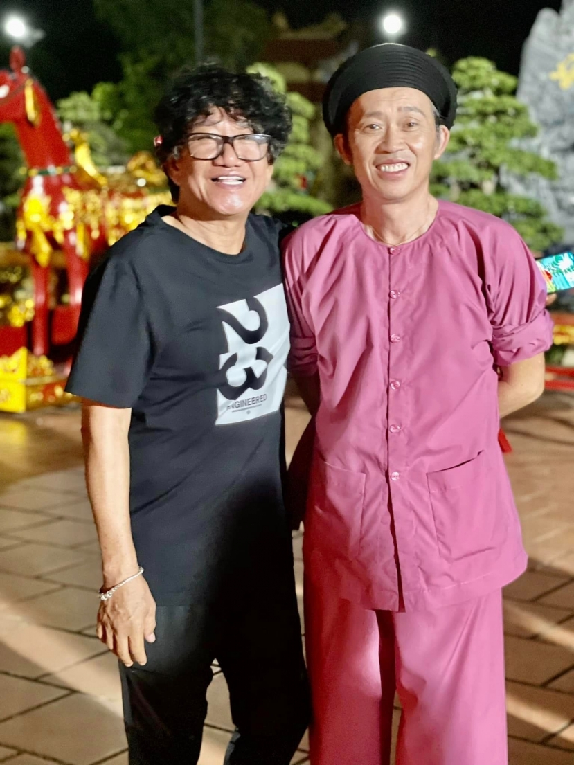 Khán giả nhận xét Hoài Linh trông 'có da có thịt' hơn trước Khán giả nhận xét Hoài Linh trông 'có da có thịt' hơn trước