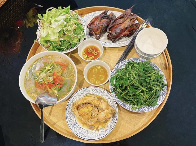 Phương Oanh tiếp tục khoe mâm cơm ngày mưa Phương Oanh tiếp tục khoe mâm cơm ngày mưa