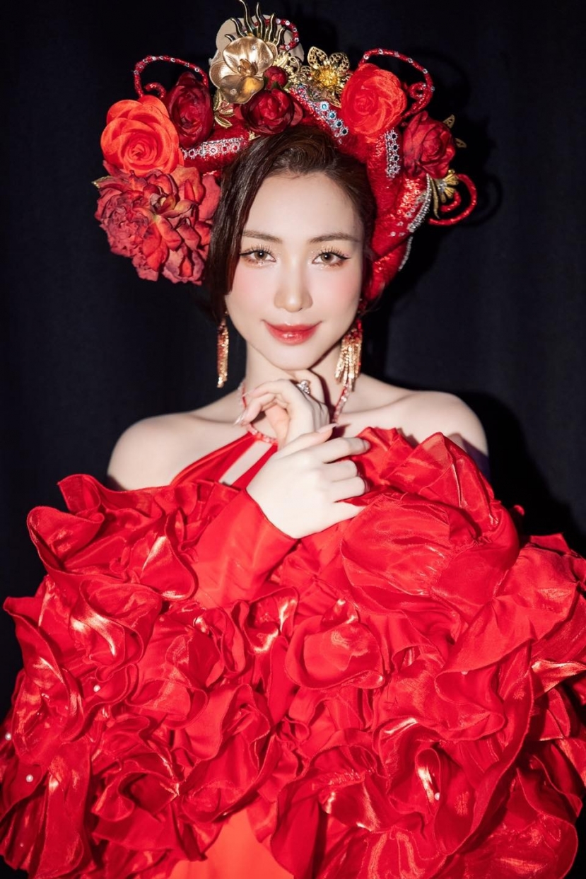 Hòa Minzy dành hết tình yêu cho con trai Hòa Minzy dành hết tình yêu cho con trai