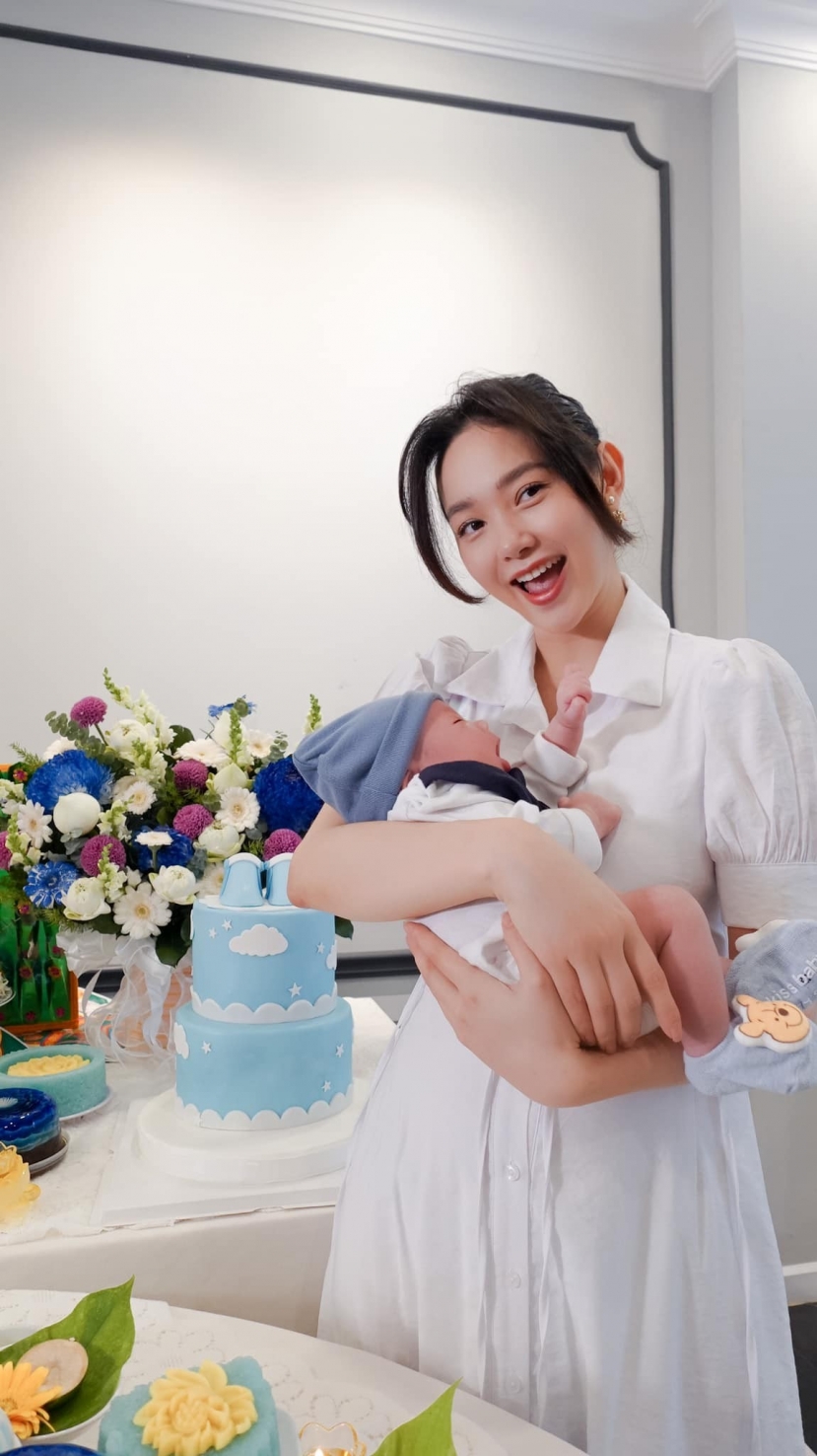 Mỡ có sống mũi thẳng, gương mặt bầu bĩnh và khá cứng cáp Mỡ có sống mũi thẳng, gương mặt bầu bĩnh và khá cứng cáp