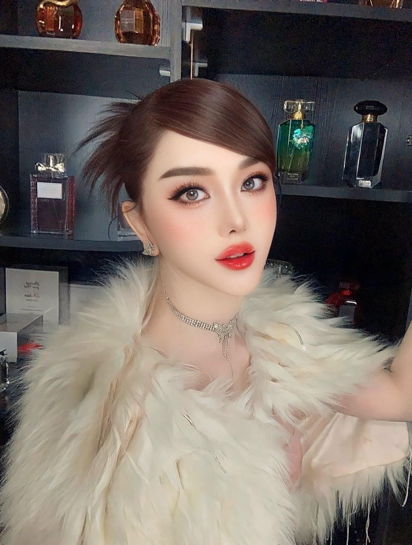 Lâm Khánh Chi kể tường tận công cuộc ‘trùng tu’ gương mặt, dân tình vừa thương vừa sợ - Ảnh 1 Lâm Khánh Chi kể tường tận công cuộc ‘trùng tu’ gương mặt, dân tình vừa thương vừa sợ - Ảnh 1