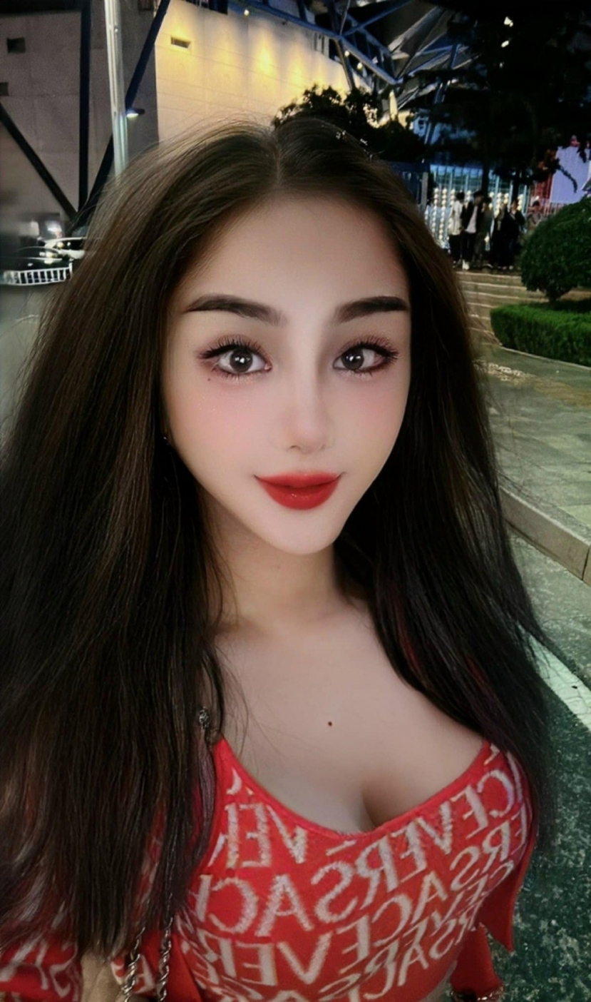 Hình ảnh mới nhất của Lâm Khánh Chi Hình ảnh mới nhất của Lâm Khánh Chi
