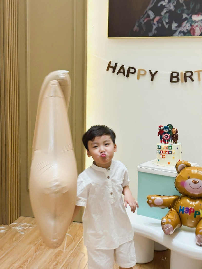 Bé Bo khiến ai nấy tan chảy vì biểu cảm đáng yêu Bé Bo khiến ai nấy tan chảy vì biểu cảm đáng yêu