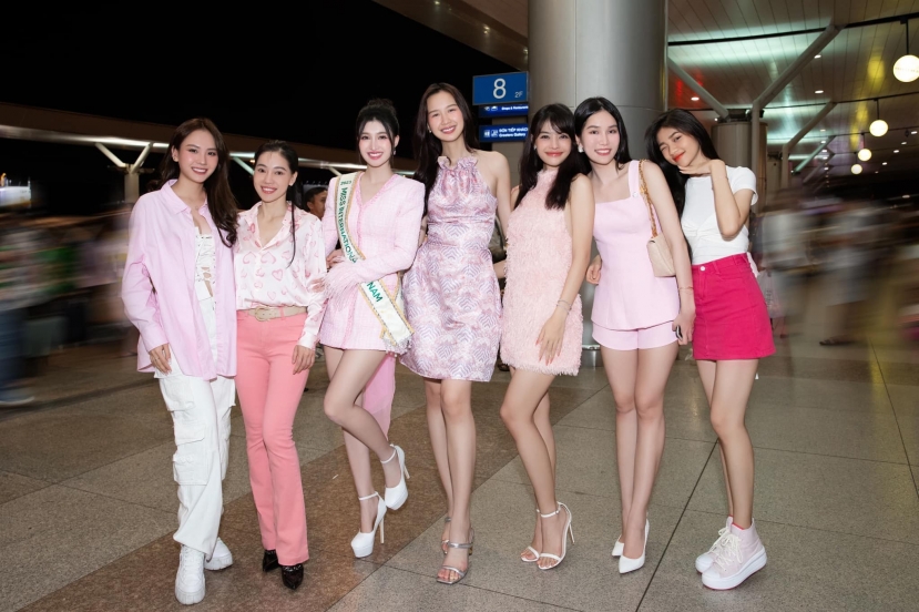Phương Nhi đọ sắc cùng hội chị em Phương Nhi đọ sắc cùng hội chị em