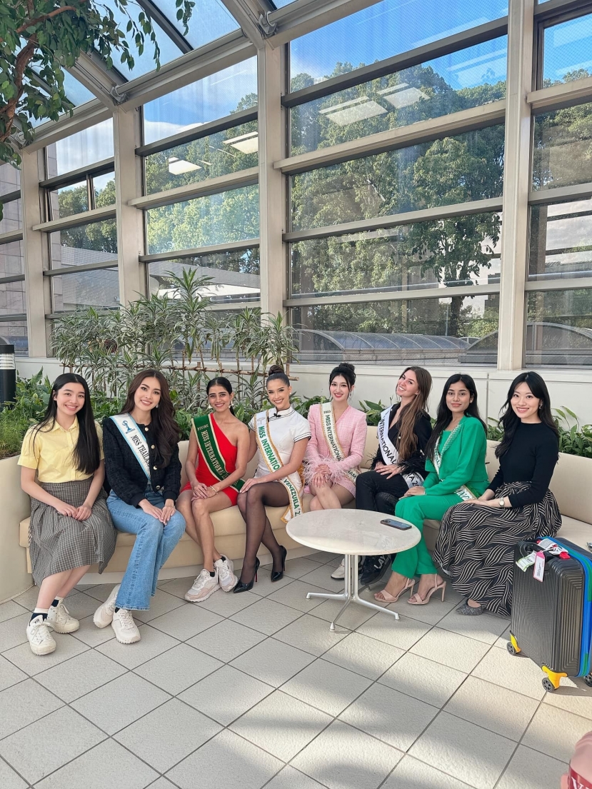 Đại diện Việt Nam sáng bừng giữa dàn mỹ nhân Đại diện Việt Nam sáng bừng giữa dàn mỹ nhân