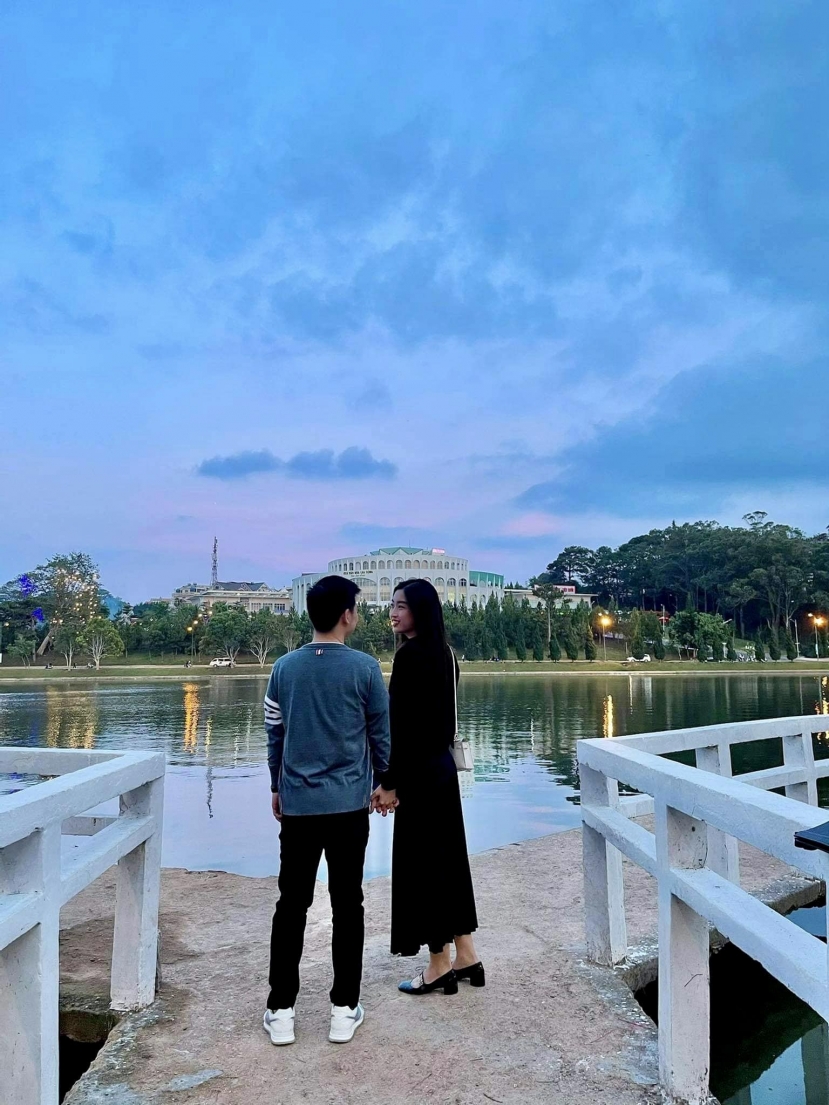 Thiếu gia Đỗ Vinh Quang chia sẻ hình ảnh tình tứ bên Đỗ Mỹ Linh nhân dịp sinh nhật nàng hậu Thiếu gia Đỗ Vinh Quang chia sẻ hình ảnh tình tứ bên Đỗ Mỹ Linh nhân dịp sinh nhật nàng hậu