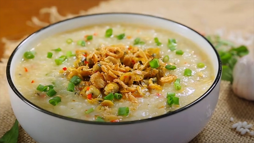 Một số loại cháo có nhiều tinh bột, đường và calo cao, không phù hợp cho những người đang ăn kiêng Một số loại cháo có nhiều tinh bột, đường và calo cao, không phù hợp cho những người đang ăn kiêng