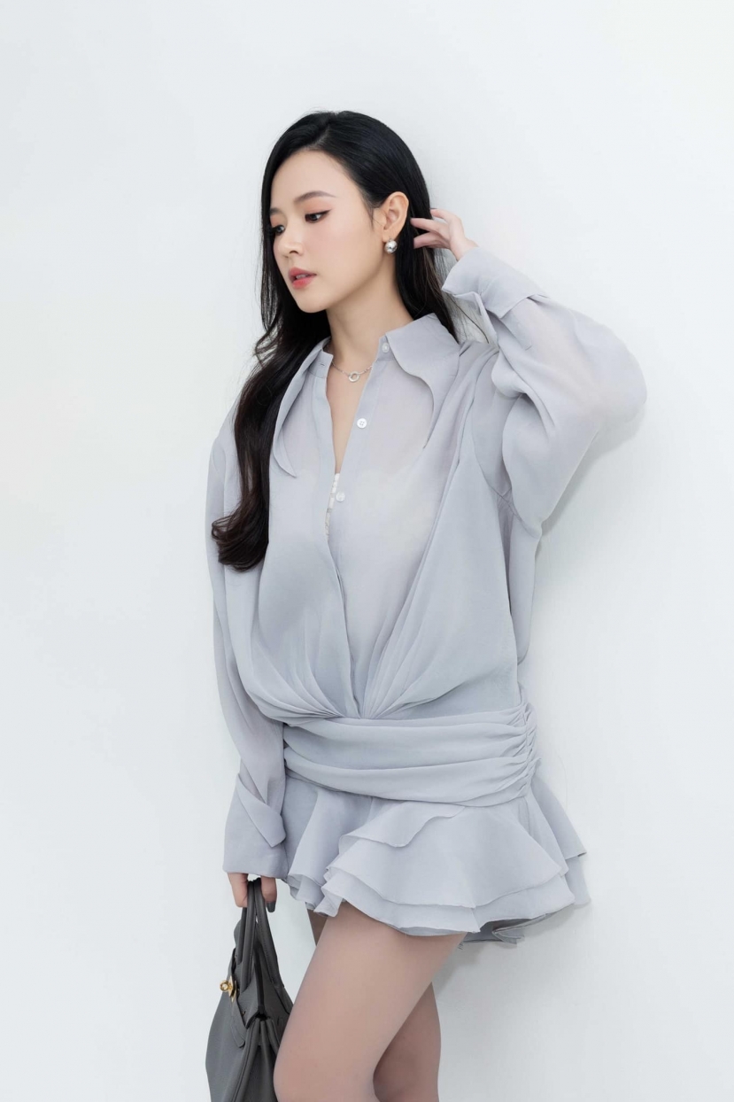 Midu được khen như 'thần tiên tỷ tỷ' nhờ phong cách thanh lịch nhưng vẫn đủ phóng khoáng. Midu được khen như 'thần tiên tỷ tỷ' nhờ phong cách thanh lịch nhưng vẫn đủ phóng khoáng.