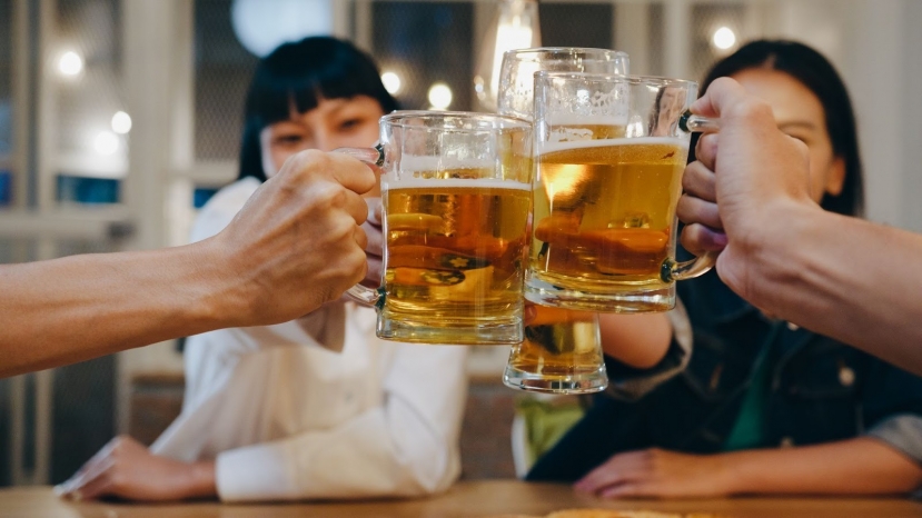 Uống rượu bia trong lúc ăn lẩu có hại cho sức khỏe gan, dạ dày Uống rượu bia trong lúc ăn lẩu có hại cho sức khỏe gan, dạ dày