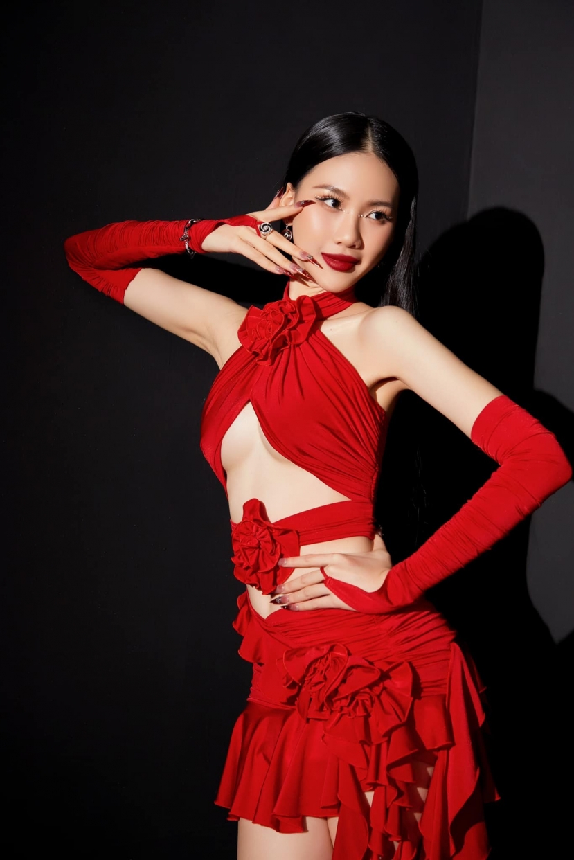 Bùi Quỳnh Hoa có động thái khó hiểu giữa thị phi - Ảnh 1 Bùi Quỳnh Hoa có động thái khó hiểu giữa thị phi - Ảnh 1