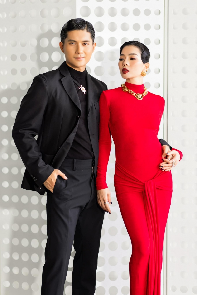Lệ Quyên xả loạt ảnh tình tứ bên Lâm Bảo Châu Lệ Quyên xả loạt ảnh tình tứ bên Lâm Bảo Châu