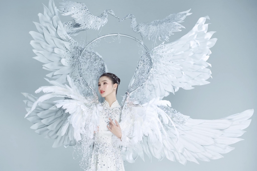 Phương Nhi trong trang phục dân tộc 'Cò Ơi' Phương Nhi trong trang phục dân tộc 'Cò Ơi'