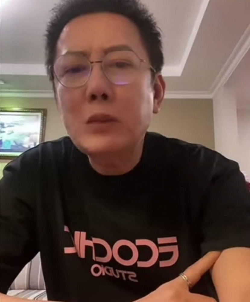 Ông Nawat đã có buổi livestream giao lưu với người hâm mộ, hé lộ lý do Lê Hoàng Phương trở thành Á hậu 4 Miss Grand International 2023 Ông Nawat đã có buổi livestream giao lưu với người hâm mộ, hé lộ lý do Lê Hoàng Phương trở thành Á hậu 4 Miss Grand International 2023