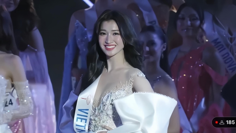 Phương Nhi là người đẹp được xướng tên tại giải thưởng phụ Miss Visit Japa Phương Nhi là người đẹp được xướng tên tại giải thưởng phụ Miss Visit Japa