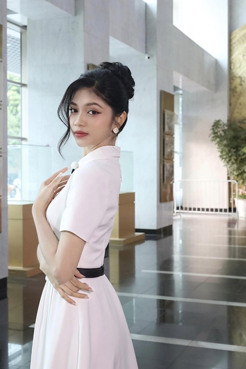 Minh Kiên chia sẻ hình ảnh khoe nhan sắc yêu kiều trong mái tóc mới Minh Kiên chia sẻ hình ảnh khoe nhan sắc yêu kiều trong mái tóc mới