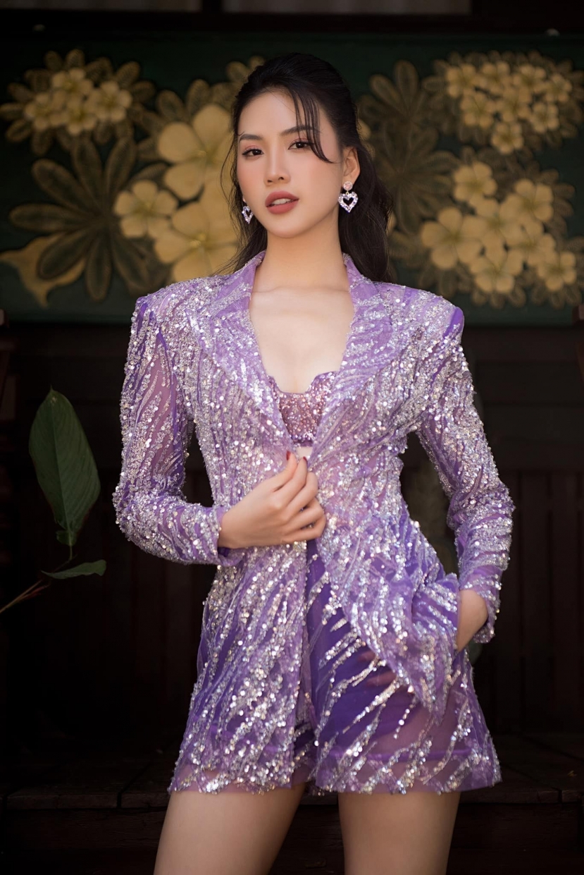 Miss Universe 2023: Bùi Quỳnh Hoa hé lộ trang phục dân tộc cảm hứng từ hầu đồng cực mãn nhãn, phong độ thế nào? - Ảnh 4 Miss Universe 2023: Bùi Quỳnh Hoa hé lộ trang phục dân tộc cảm hứng từ hầu đồng cực mãn nhãn, phong độ thế nào? - Ảnh 4