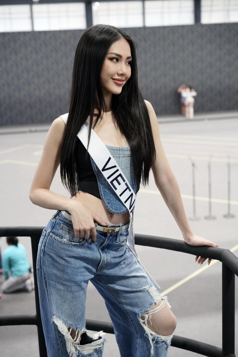 Miss Universe 2023: Bùi Quỳnh Hoa hé lộ trang phục dân tộc cảm hứng từ hầu đồng cực mãn nhãn, phong độ thế nào? - Ảnh 1 Miss Universe 2023: Bùi Quỳnh Hoa hé lộ trang phục dân tộc cảm hứng từ hầu đồng cực mãn nhãn, phong độ thế nào? - Ảnh 1