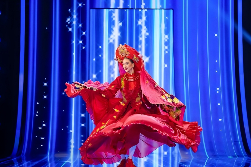 Bùi Quỳnh Hoa tỏa sáng trên sân khấu phần thi National Costume - Trang phục dân tộc Bùi Quỳnh Hoa tỏa sáng trên sân khấu phần thi National Costume - Trang phục dân tộc