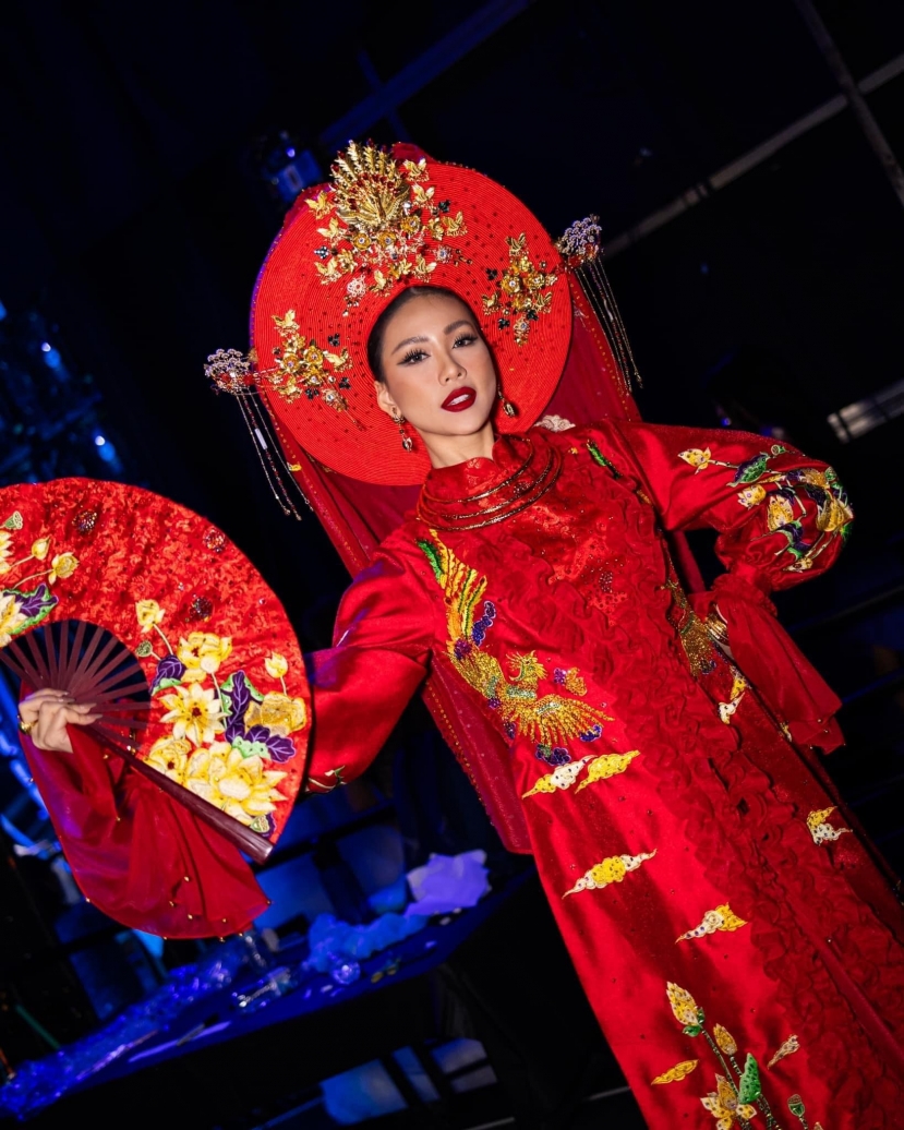 Hình ảnh hậu trường 'sáng bừng' của Bùi Quỳnh Hoa Hình ảnh hậu trường 'sáng bừng' của Bùi Quỳnh Hoa