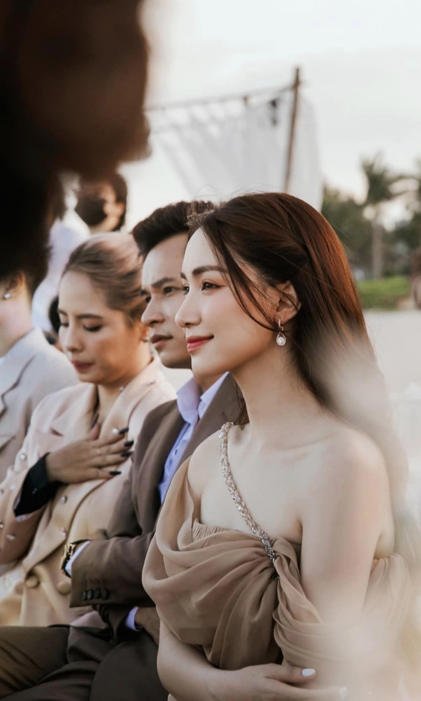Hòa Minzy hết 'dành cả thanh xuân đi ăn cưới', nay lại thành bà mai: Fan mong 1 điều - Ảnh 1 Hòa Minzy hết 'dành cả thanh xuân đi ăn cưới', nay lại thành bà mai: Fan mong 1 điều - Ảnh 1