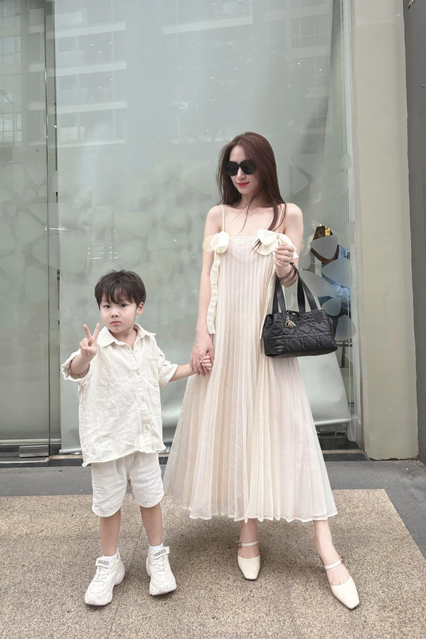 Hòa Minzy hết 'dành cả thanh xuân đi ăn cưới', nay lại thành bà mai: Fan mong 1 điều - Ảnh 2 Hòa Minzy hết 'dành cả thanh xuân đi ăn cưới', nay lại thành bà mai: Fan mong 1 điều - Ảnh 2