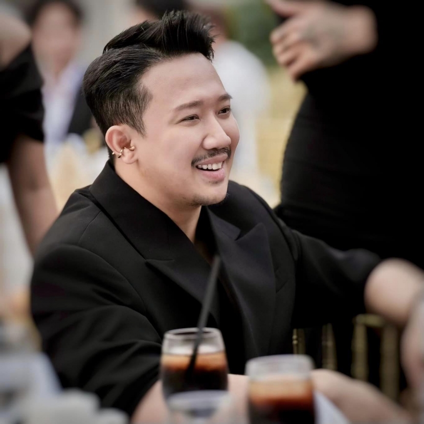 Hari Won lại tung ảnh 'dìm hàng' Trấn Thành không thương tiếc, dân tình bất lực: Quá báo! - Ảnh 1 Hari Won lại tung ảnh 'dìm hàng' Trấn Thành không thương tiếc, dân tình bất lực: Quá báo! - Ảnh 1