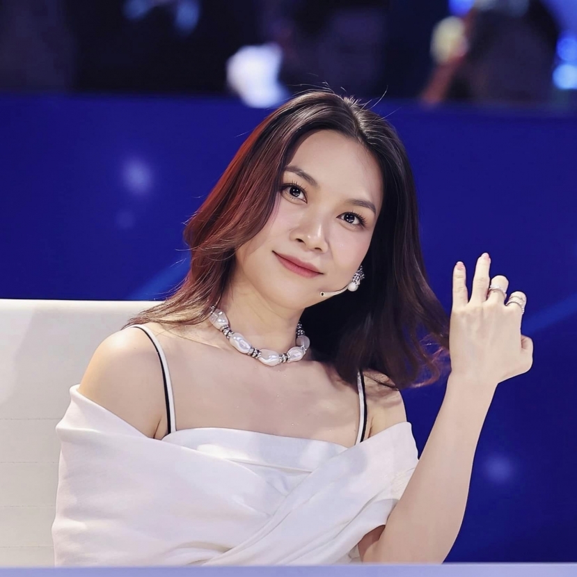 Bắt trọn Mỹ Tâm dự sự kiện, sắc vóc đời thường có kinh diễm như ảnh trên mạng? - Ảnh 2 Bắt trọn Mỹ Tâm dự sự kiện, sắc vóc đời thường có kinh diễm như ảnh trên mạng? - Ảnh 2