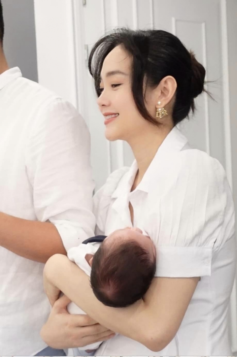 Minh Hằng chưa vội giảm cân vì cho con bú sữa mẹ Minh Hằng chưa vội giảm cân vì cho con bú sữa mẹ