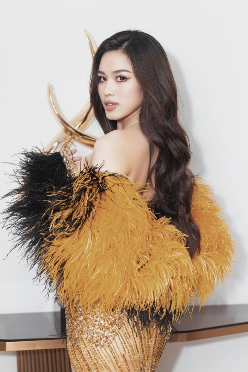 Đỗ Thị Hà tại sự kiện khai trương thương hiệu làm đẹp của cô và 1 người bạn đồng sáng lập Đỗ Thị Hà tại sự kiện khai trương thương hiệu làm đẹp của cô và 1 người bạn đồng sáng lập
