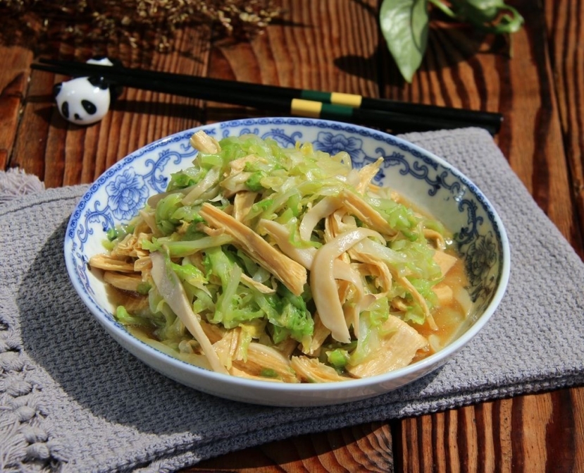 Bắp cải vào mùa, thèm đến mấy những người này cũng không nên ăn: Tiền mất tật mang! - Ảnh 1 Bắp cải vào mùa, thèm đến mấy những người này cũng không nên ăn: Tiền mất tật mang! - Ảnh 1