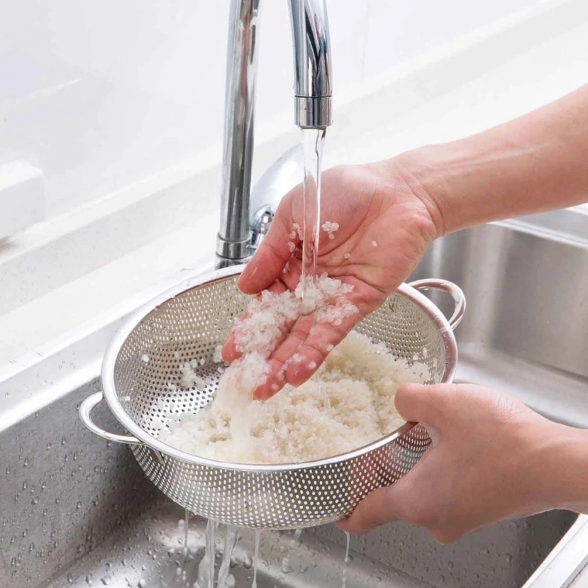 Rửa gạo là bước quan trọng để loại bỏ bụi bẩn, tạp chất, và chất gây nguy hiểm như arsenic, nhưng cũng có thể mang lại nguy cơ mất chất dinh dưỡng nếu thực hiện không đúng cách Rửa gạo là bước quan trọng để loại bỏ bụi bẩn, tạp chất, và chất gây nguy hiểm như arsenic, nhưng cũng có thể mang lại nguy cơ mất chất dinh dưỡng nếu thực hiện không đúng cách