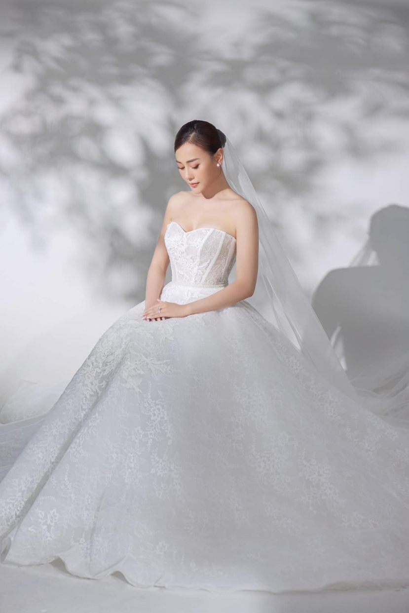 Phương Oanh lần đầu hé lộ ảnh cưới đẹp “10 điểm không có những” Phương Oanh lần đầu hé lộ ảnh cưới đẹp “10 điểm không có những”