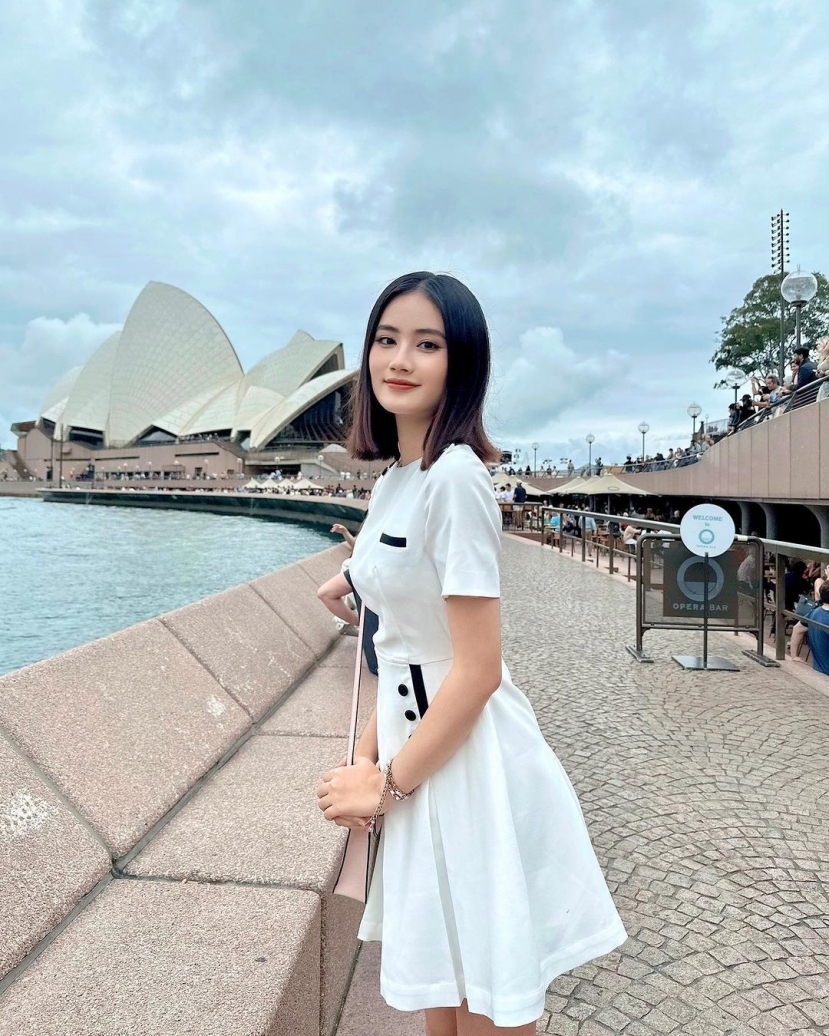 Ý Nhi thăng hạng nhan sắc hậu đi du học, lên đồ sang chảnh khiến fan 'ngắm mãi không chán' - Ảnh 1 Ý Nhi thăng hạng nhan sắc hậu đi du học, lên đồ sang chảnh khiến fan 'ngắm mãi không chán' - Ảnh 1