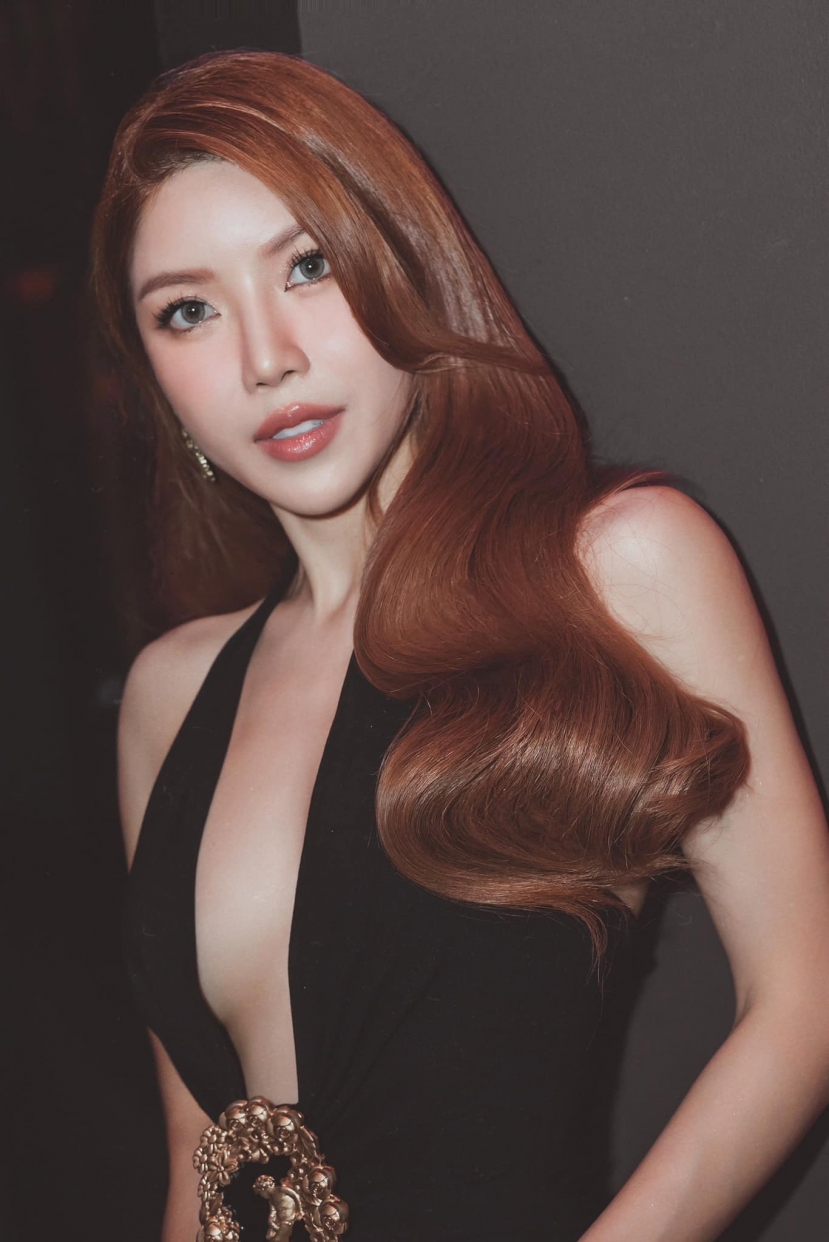 Trang Pháp đu trend trái thanh long phiên bản độc lạ, dân tình lặng người: 'Tưởng chị trầm tính' - Ảnh 2 Trang Pháp đu trend trái thanh long phiên bản độc lạ, dân tình lặng người: 'Tưởng chị trầm tính' - Ảnh 2