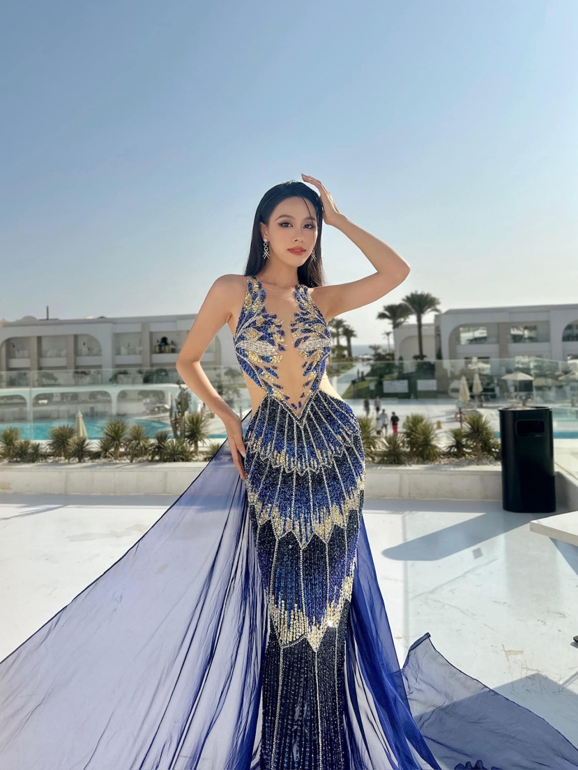 Thiết kế làm nổi bật hình thể, tôn thần thái kiêu sa của Ngọc Hằng Thiết kế làm nổi bật hình thể, tôn thần thái kiêu sa của Ngọc Hằng