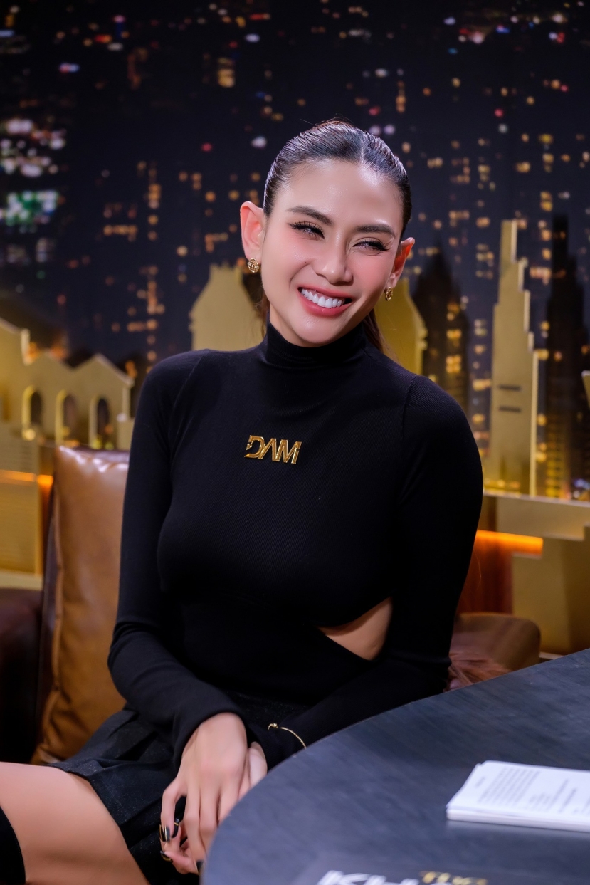 Võ Hoàng Yến khiến dân tình không khỏi trầm trồ khi chủ động cầu hôn bạn trai Võ Hoàng Yến khiến dân tình không khỏi trầm trồ khi chủ động cầu hôn bạn trai