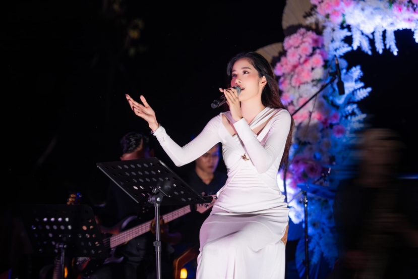 Nam Em khẳng định dù cho sân khấu chỉ có 1 khán giả thì cô vẫn hát Nam Em khẳng định dù cho sân khấu chỉ có 1 khán giả thì cô vẫn hát