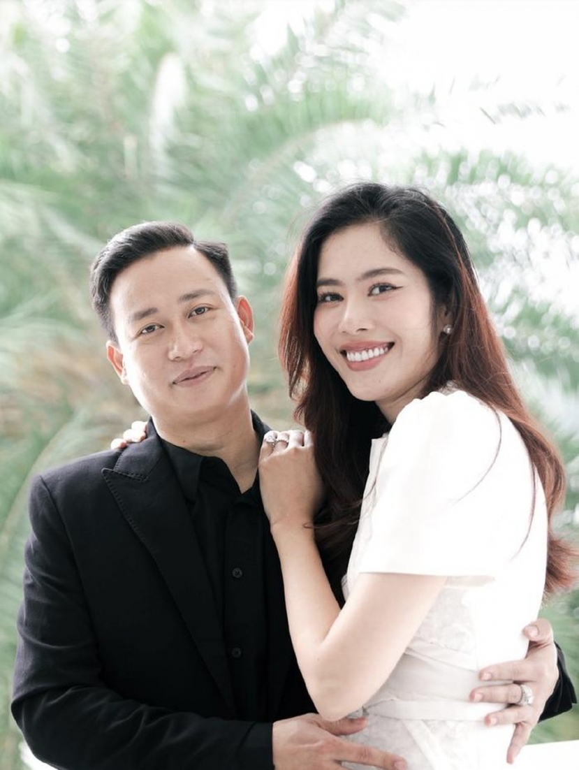 Nam Em trở thành tâm điểm được quan tâm sau khi công khai chuyện tình cảm Nam Em trở thành tâm điểm được quan tâm sau khi công khai chuyện tình cảm