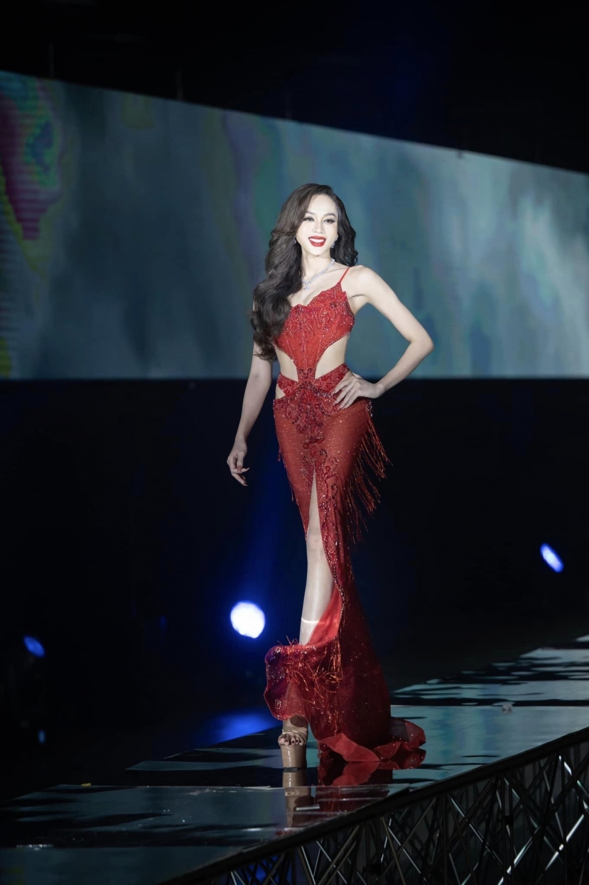 Lương Mỹ Kỳ về nước rình rang, fan sắc đẹp so sánh với Bùi Quỳnh Hoa vì lý do này - Ảnh 3 Lương Mỹ Kỳ về nước rình rang, fan sắc đẹp so sánh với Bùi Quỳnh Hoa vì lý do này - Ảnh 3