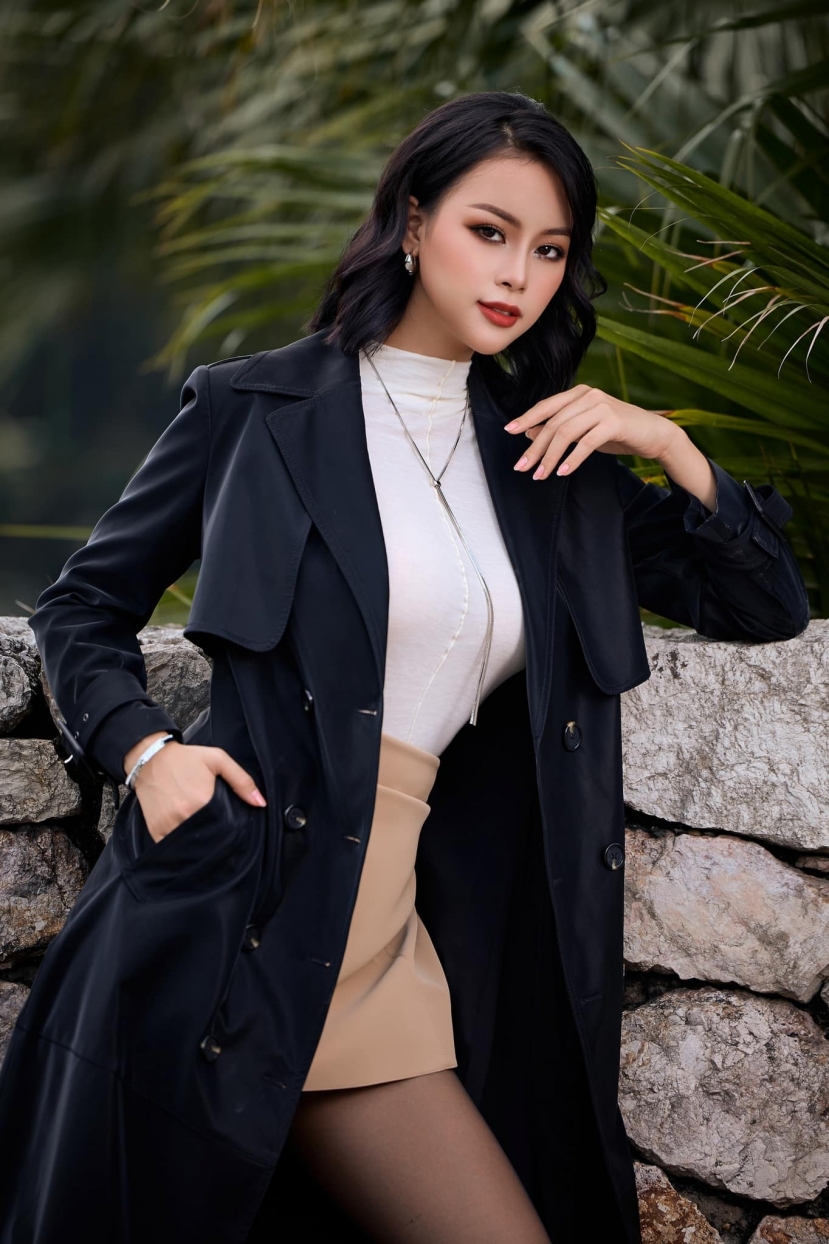 Đào Hiền liên tục nhận được quan tâm sau khi đội vương miện. Đào Hiền liên tục nhận được quan tâm sau khi đội vương miện.