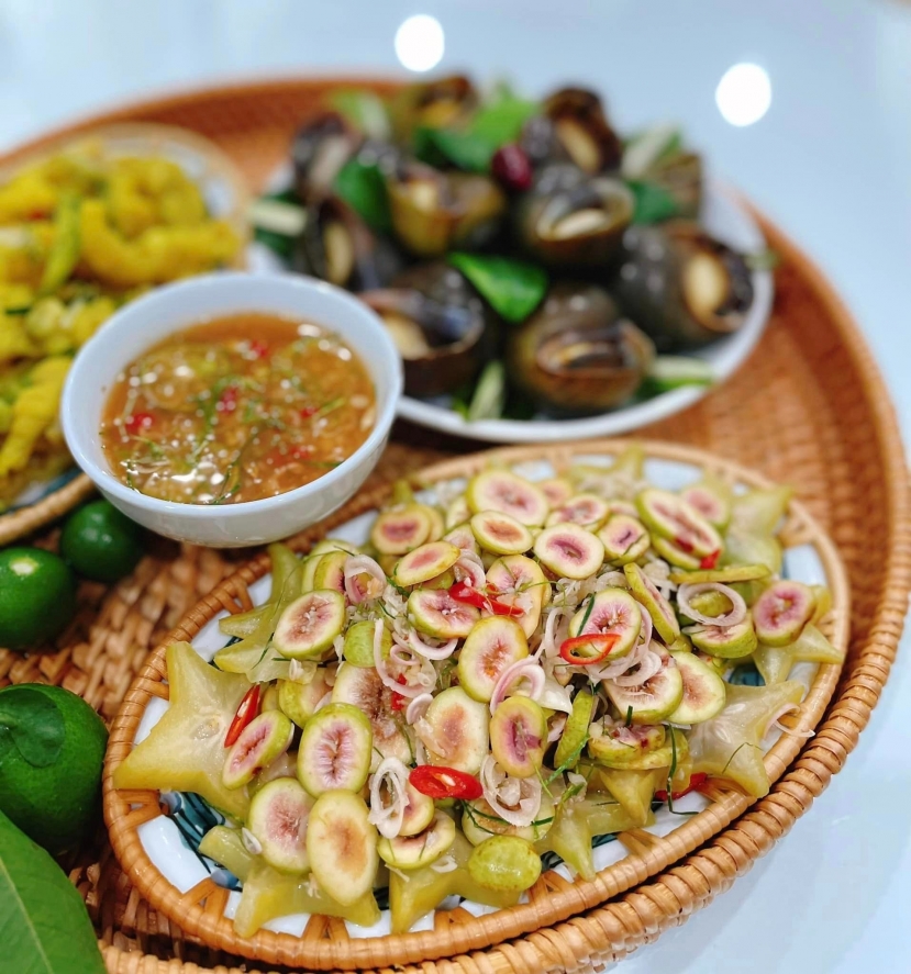 Sung muối trở thành thức kèm 'bất ly thân' đối với ốc luộc Sung muối trở thành thức kèm 'bất ly thân' đối với ốc luộc