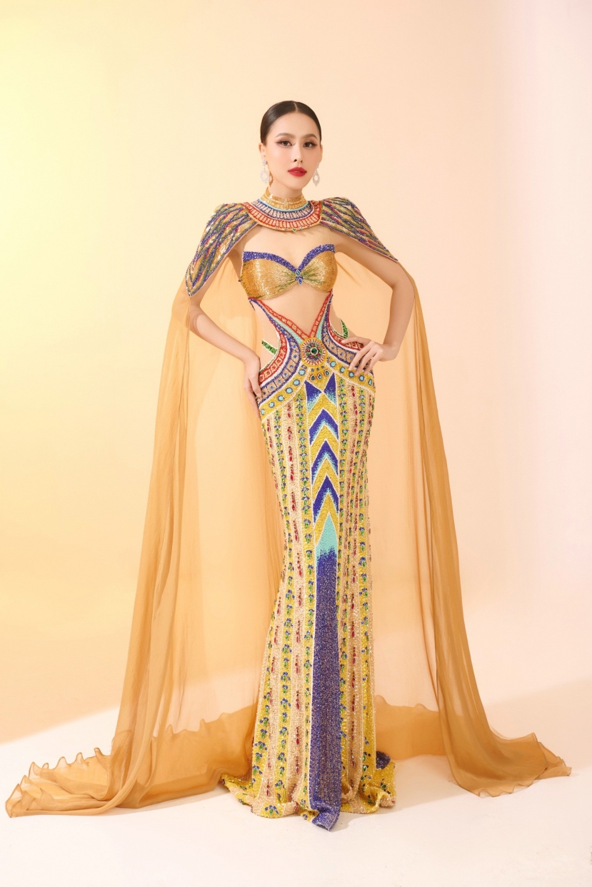 Thiết kế dạ hội mà Ngọc Hằng trưng diện trong chung kết Miss Intercontinental 2023 khiến fan sắc đẹp phải “lóa mắt” vì quá ấn tượng Thiết kế dạ hội mà Ngọc Hằng trưng diện trong chung kết Miss Intercontinental 2023 khiến fan sắc đẹp phải “lóa mắt” vì quá ấn tượng