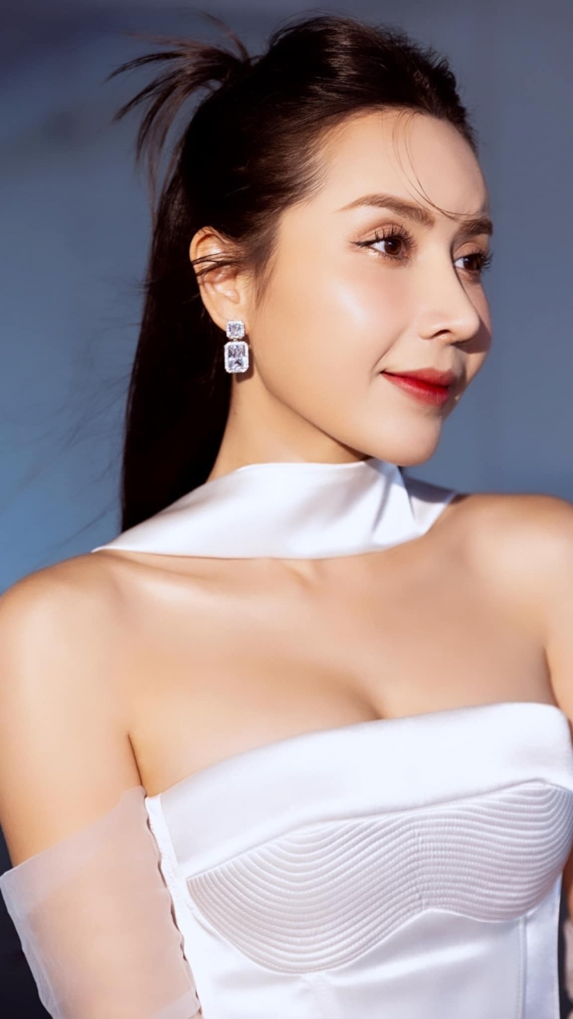'Chị đẹp' Lưu Hương Giang tiết lộ người đặc biệt luôn đồng hành mọi lúc mọi nơi - Ảnh 4 'Chị đẹp' Lưu Hương Giang tiết lộ người đặc biệt luôn đồng hành mọi lúc mọi nơi - Ảnh 4