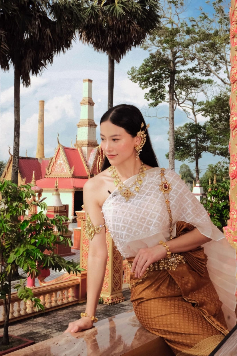 Phương Khánh vốn nổi tiếng với suối tóc dài, chắc khỏe Phương Khánh vốn nổi tiếng với suối tóc dài, chắc khỏe