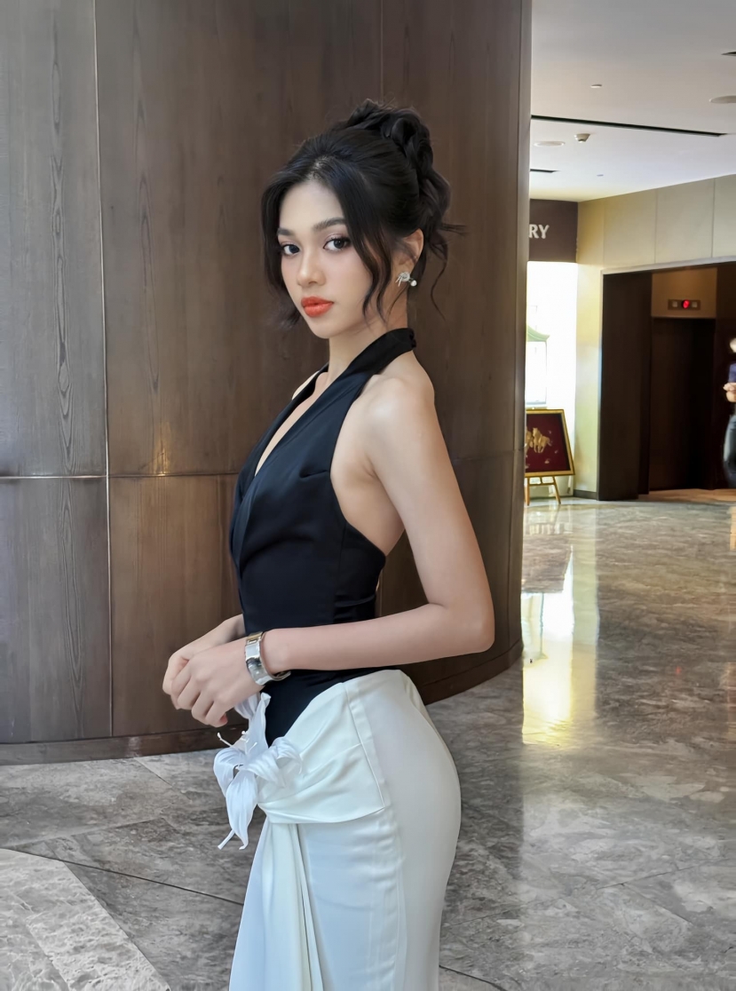Video: Minh Kiên khoe khung xương 'tỷ lệ vàng', khí chất quý phái khiến netizen ngắm không biết chán - Ảnh 4 Video: Minh Kiên khoe khung xương 'tỷ lệ vàng', khí chất quý phái khiến netizen ngắm không biết chán - Ảnh 4