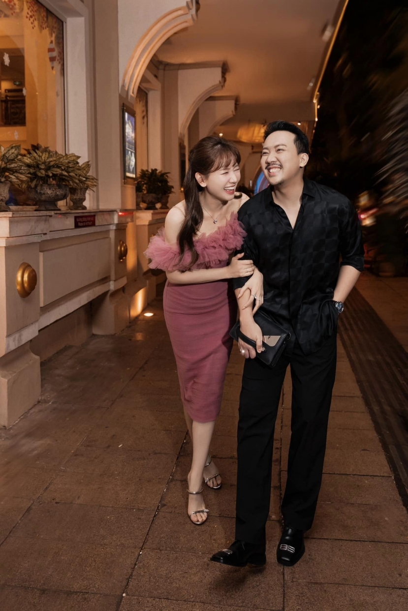 Độ 'xứng đôi vừa lứa' của Trấn Thành - Hari Won nhận về nhiều khen ngợi từ khán giả Độ 'xứng đôi vừa lứa' của Trấn Thành - Hari Won nhận về nhiều khen ngợi từ khán giả