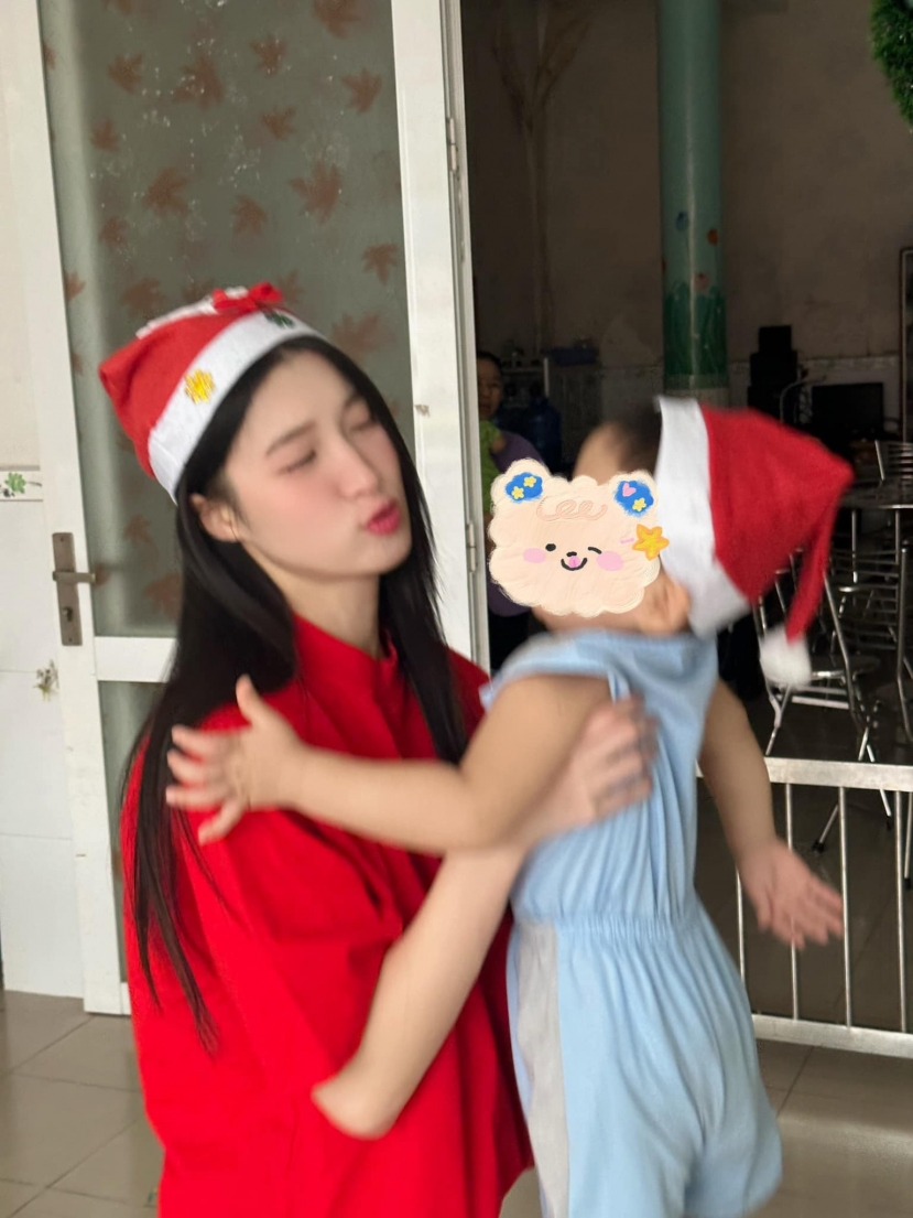Hành động đẹp của Á hậu Phương Nhi trong mùa Giáng sinh năm nay nhận về nhiều tán dương từ khán giả Hành động đẹp của Á hậu Phương Nhi trong mùa Giáng sinh năm nay nhận về nhiều tán dương từ khán giả