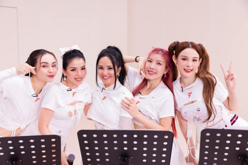 MLee và các thành viên Hồng Nhung, Trang Pháp, Lệ Quyên, Huyền Baby đã có quãng thời gian tập luyện nghiêm túc, 'hết ga hết số' để chuẩn bị cho Công diễn 3 MLee và các thành viên Hồng Nhung, Trang Pháp, Lệ Quyên, Huyền Baby đã có quãng thời gian tập luyện nghiêm túc, 'hết ga hết số' để chuẩn bị cho Công diễn 3