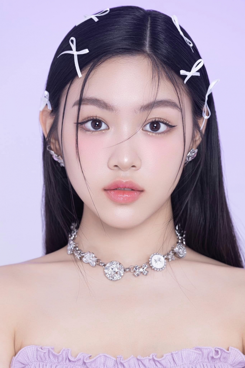 Ở tuổi tròn trăng, Lọ Lem đã gây sốt với nhan sắc yêu kiều, đúng chuẩn 'nàng thơ' ngọt ngào Ở tuổi tròn trăng, Lọ Lem đã gây sốt với nhan sắc yêu kiều, đúng chuẩn 'nàng thơ' ngọt ngào