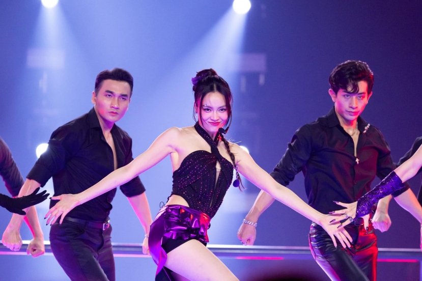 Ninh Dương Lan Ngọc hé lộ tạo hình 'lạ chưa từng có' tại Công diễn 4 Chị Đẹp, tắc kè hoa đây rồi! - Ảnh 3 Ninh Dương Lan Ngọc hé lộ tạo hình 'lạ chưa từng có' tại Công diễn 4 Chị Đẹp, tắc kè hoa đây rồi! - Ảnh 3